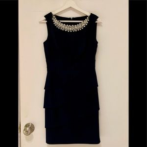 Sleeveless dress from Connected, dark blue, pearl neck straps, size 4P